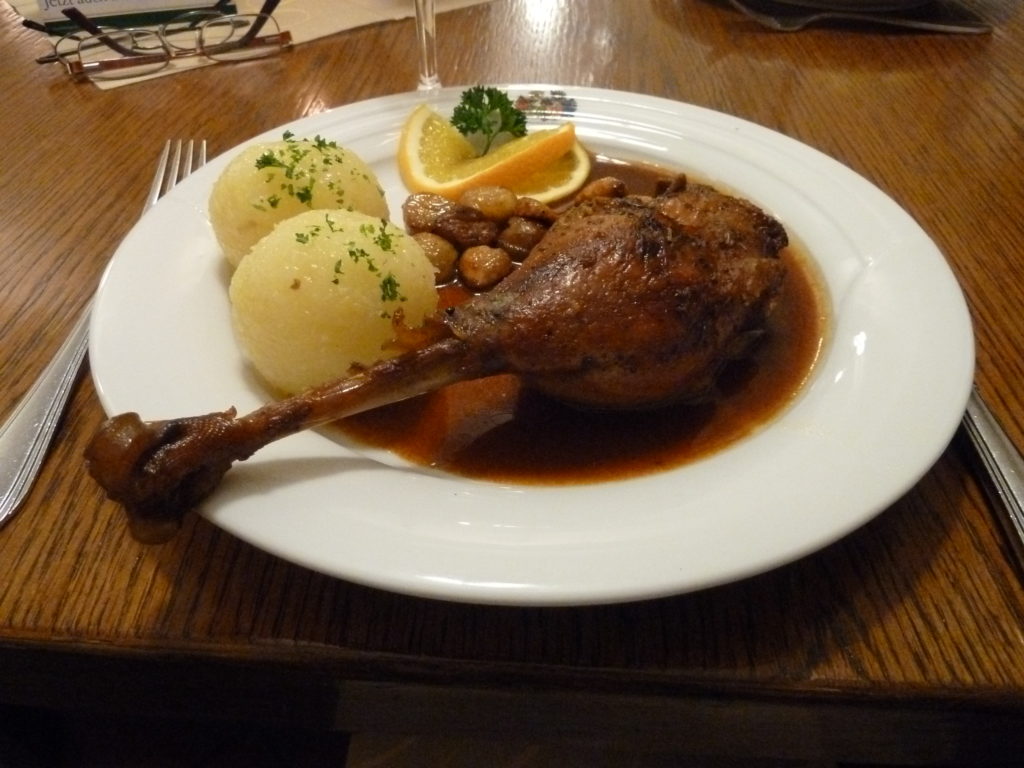 Gänsekeule mit Rotkohl und Klöße - Restaurant Daus Wittlich